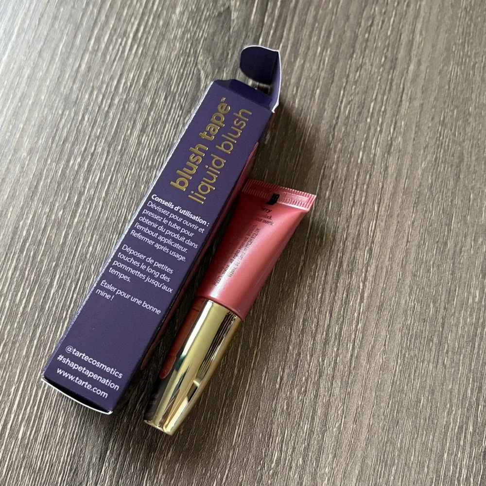 ❤️$12 NWT Tarte Blush Tape Liquid Blush in Berry